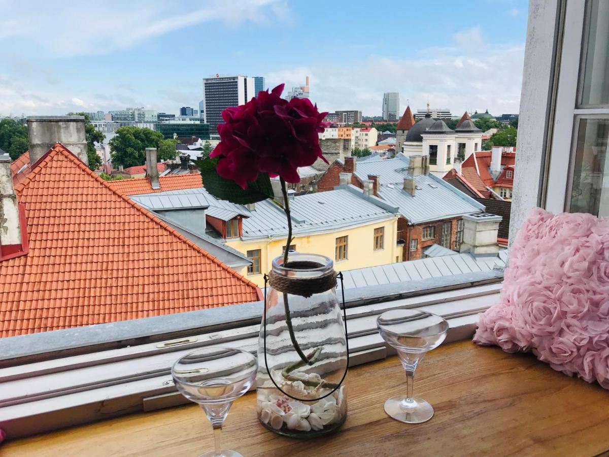 Cozy Oldtown Studio With Magnific City View Tallinn Exterior photo