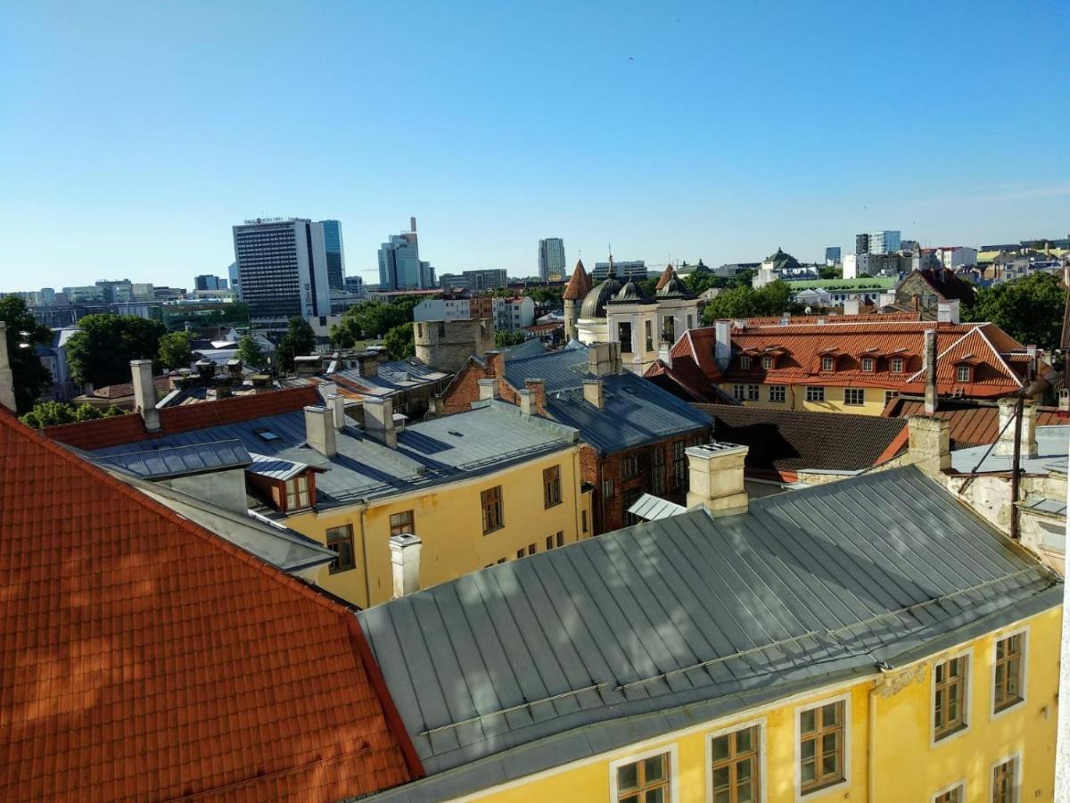 Cozy Oldtown Studio With Magnific City View Tallinn Exterior photo