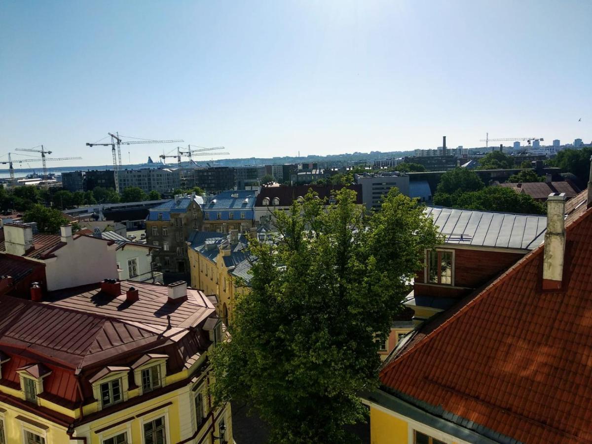 Cozy Oldtown Studio With Magnific City View Tallinn Exterior photo
