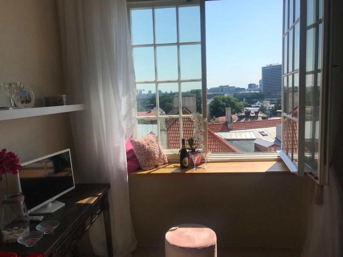 Cozy Oldtown Studio With Magnific City View Tallinn Exterior photo