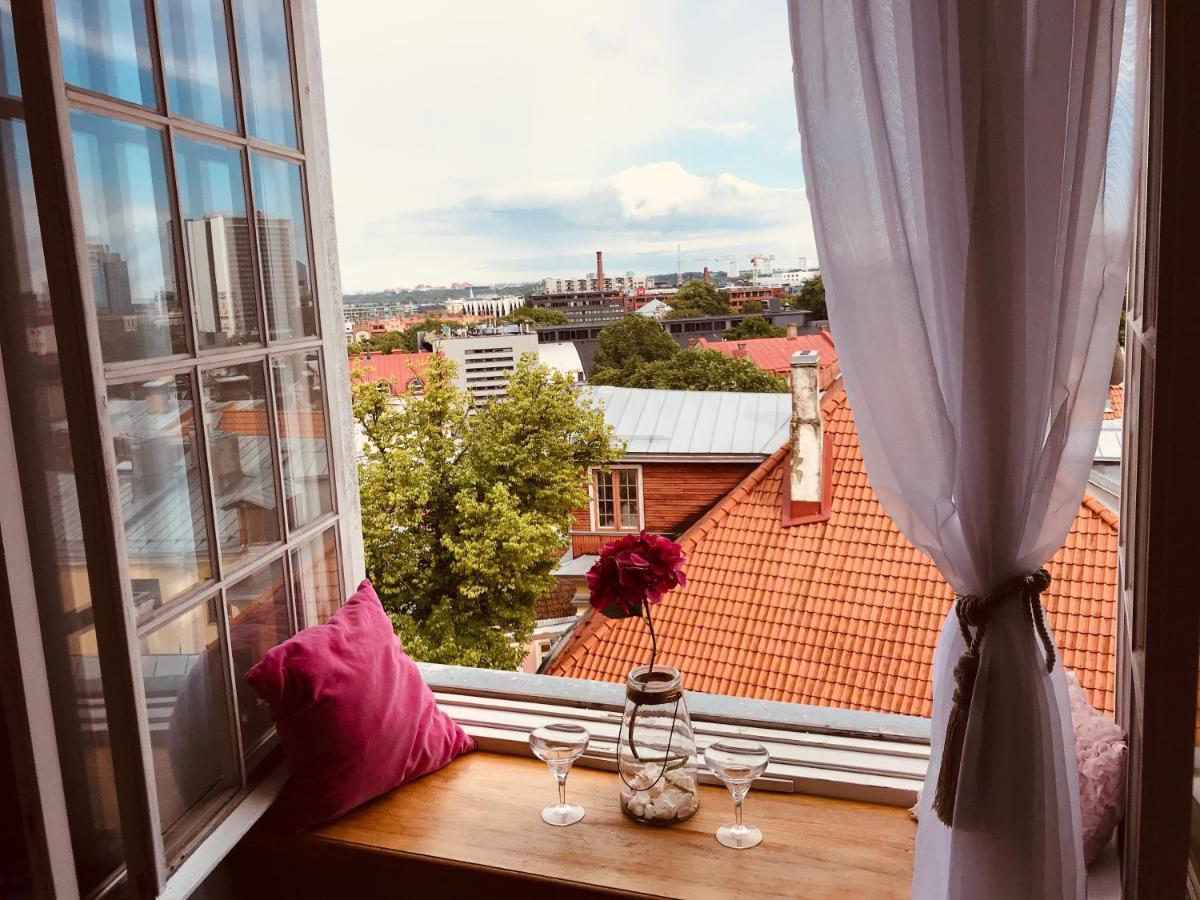 Cozy Oldtown Studio With Magnific City View Tallinn Exterior photo